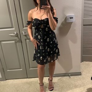 Delicate off the shoulder tie front, key hole front